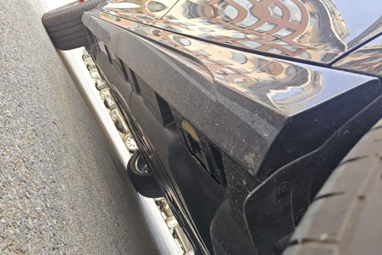 Used Mercedes-Benz GLE 2024 GLE 450 4MATIC Stylish Model Left Side Sill