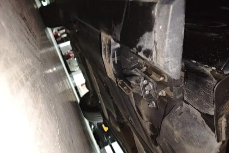 Used Mercedes-Benz GLE 2024 GLE 450 4MATIC Stylish Model Left Side Sill