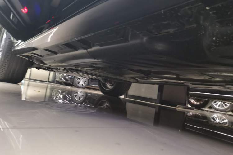 Used Mercedes-Benz GLE 2024 GLE 450 4MATIC Stylish Model Left Side Sill