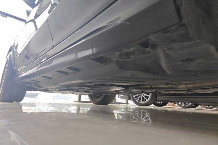 Used Mercedes-Benz GLE 2024 GLE 450 4MATIC Stylish Model Left Side Sill