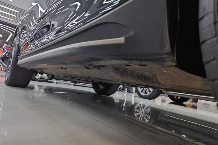 Used Mercedes-Benz GLE 2024 Refreshed GLE 350 4MATIC Stylish Edition Left Side Sill