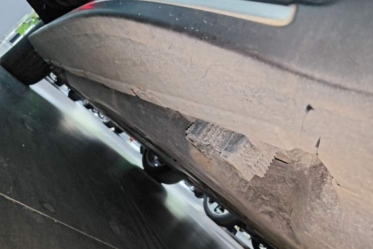 Used Mercedes-Benz GLE 2024 GLE 450 4MATIC Luxury Model Left Side Sill