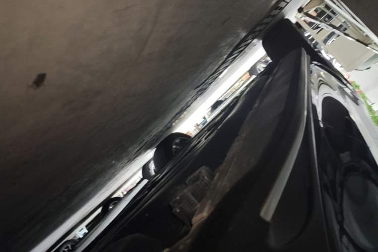 Used Mercedes-Benz GLE 2024 GLE 450 4MATIC Luxury Model Left Side Sill