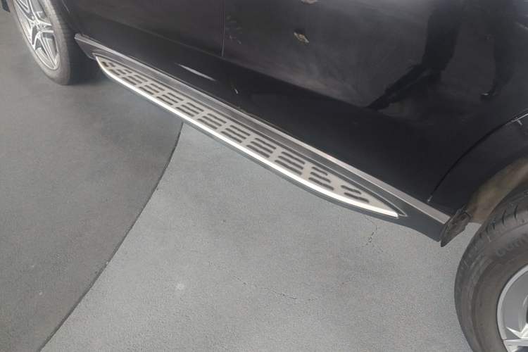 Used Mercedes-Benz GLE 2024 GLE 450 4MATIC Stylish Model Left Side Sill