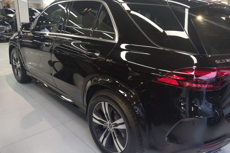 Used Mercedes-Benz GLE 2024 GLE 350 4MATIC Stylish Model Left Side