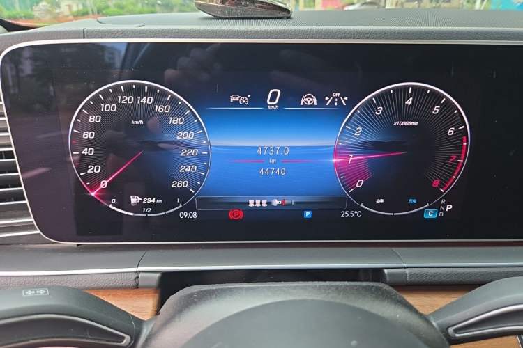 Used Mercedes-Benz GLE 2024 GLE 450 4MATIC Stylish Model Odometer Close Up