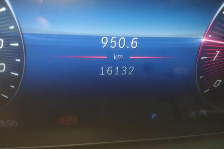 Used Mercedes-Benz GLE 2024 GLE 350 4MATIC Stylish Model Odometer Close Up