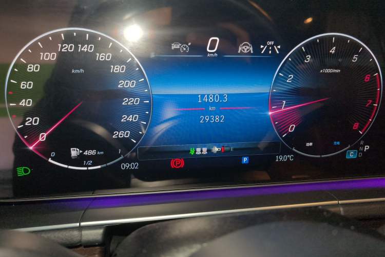 Used Mercedes-Benz GLE 2024 GLE 350 4MATIC Stylish Model Odometer Close Up