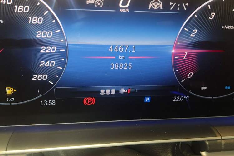 Used Mercedes-Benz GLE 2024 GLE 450 4MATIC AMG Line Odometer Close Up