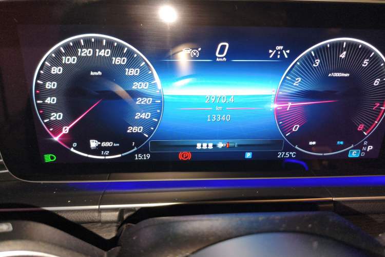 Used Mercedes-Benz GLE 2024 GLE 450 4MATIC Luxury Model Odometer Close Up