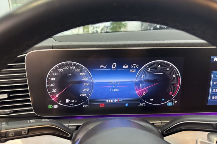 Used Mercedes-Benz GLE 2024 GLE 450 4MATIC AMG Line Odometer Close Up