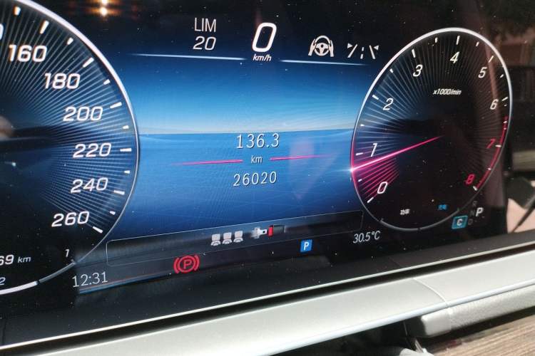Used Mercedes-Benz GLE 2024 GLE 350 4MATIC Stylish Model Odometer Close Up
