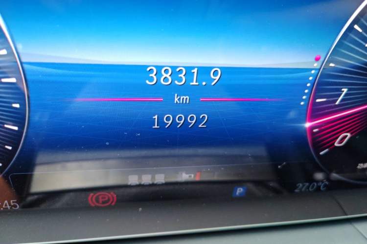 Used Mercedes-Benz GLE 2024 GLE 350 4MATIC Dynamic Edition Odometer Close Up