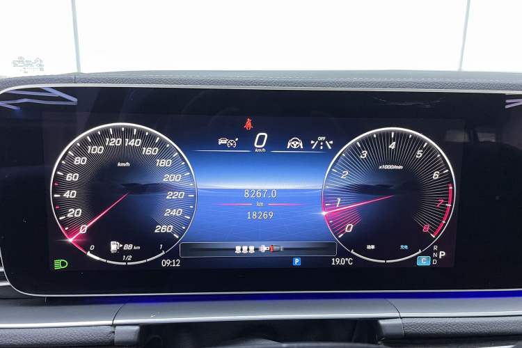 Used Mercedes-Benz GLE 2024 Refreshed GLE 350 4MATIC Stylish Edition Odometer Close Up