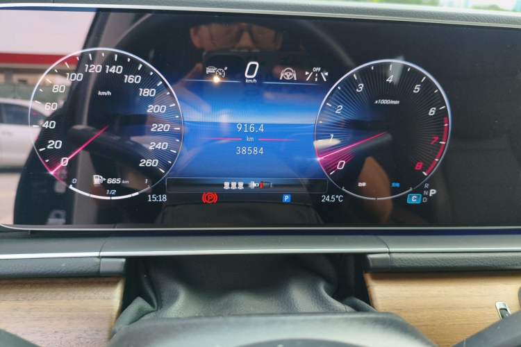 Used Mercedes-Benz GLE 2024 GLE 450 4MATIC Stylish Model Odometer Close Up