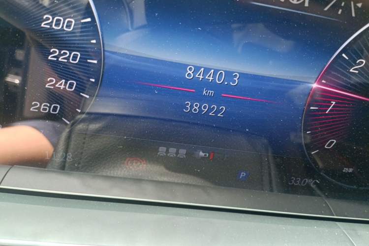Used Mercedes-Benz GLE 2024 GLE 350 4MATIC Dynamic Edition Odometer Close Up