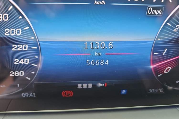 Used Mercedes-Benz GLE 2024 GLE 450 4MATIC Luxury Model Odometer Close Up