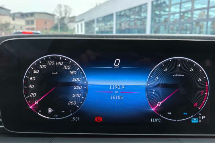 Used Mercedes-Benz GLE 2024 GLE 450 4MATIC Stylish Model Odometer Close Up