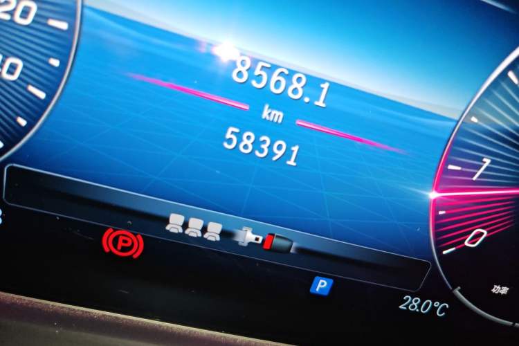 Used Mercedes-Benz GLE 2024 GLE 450 4MATIC Luxury Model Odometer Close Up