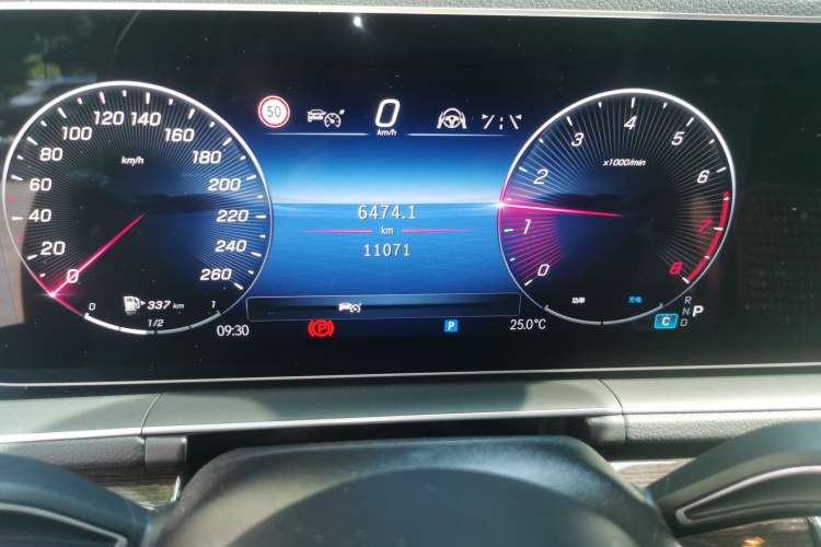 Used Mercedes-Benz GLE 2024 GLE 350 4MATIC Dynamic Edition Odometer Close Up