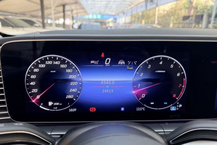 Used Mercedes-Benz GLE 2024 GLE 350 4MATIC Dynamic Edition Odometer Close Up
