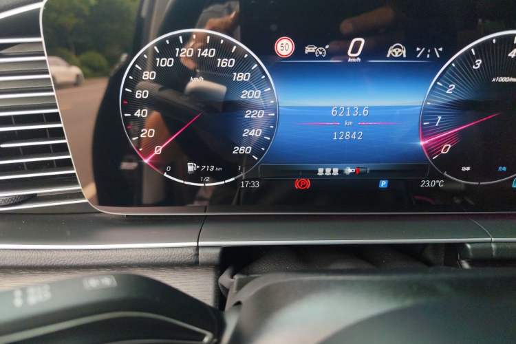 Used Mercedes-Benz GLE 2024 GLE 450 4MATIC Luxury Model Odometer Close Up