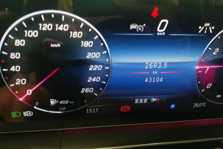Used Mercedes-Benz GLE 2024 GLE 450 4MATIC Stylish Model Odometer Close Up