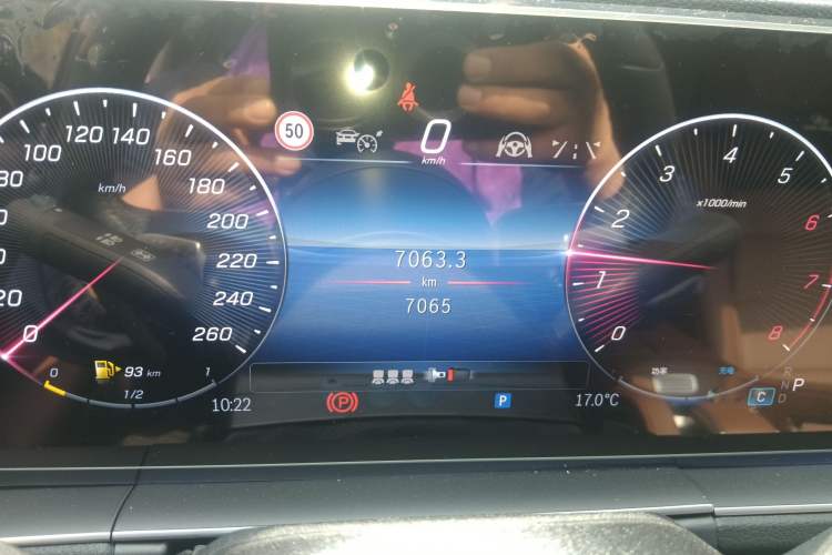 Used Mercedes-Benz GLE 2024 GLE 350 4MATIC Stylish Model Odometer Close Up