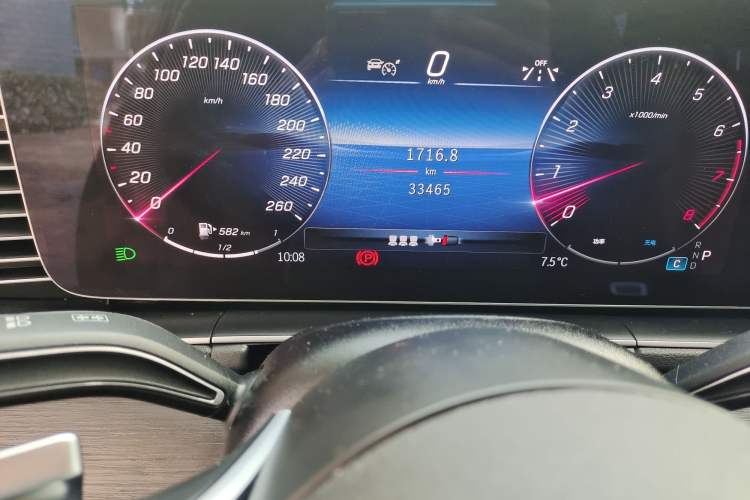 Used Mercedes-Benz GLE 2024 GLE 450 4MATIC Luxury Model Odometer Close Up