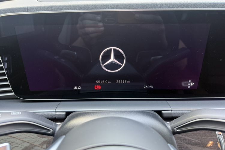 Used Mercedes-Benz GLE 2024 GLE 350 4MATIC Stylish Model Odometer Close Up