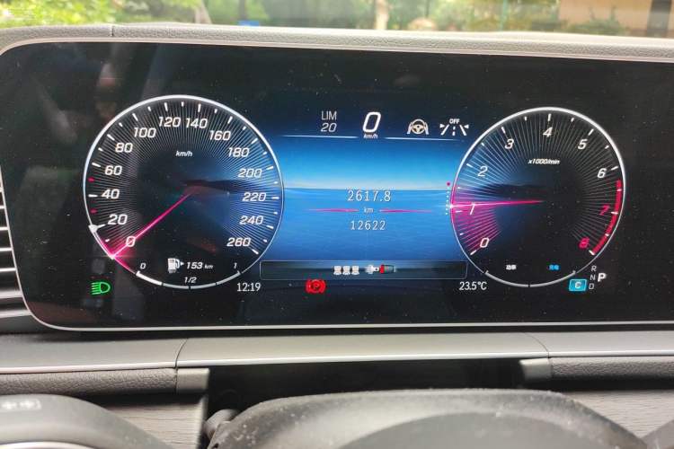 Used Mercedes-Benz GLE 2024 GLE 450 4MATIC Luxury Model Odometer Close Up