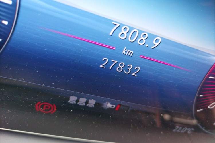 Used Mercedes-Benz GLE 2024 GLE 350 4MATIC Stylish Model Odometer Close Up
