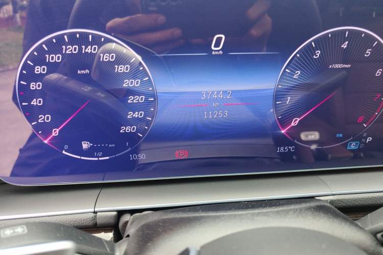 Used Mercedes-Benz GLE 2024 Refreshed GLE 350 4MATIC Stylish Edition Odometer Close Up