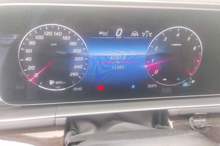 Used Mercedes-Benz GLE 2024 GLE 350 4MATIC Stylish Model Odometer Close Up