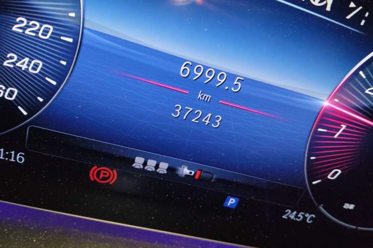 Used Mercedes-Benz GLE 2024 GLE 350 4MATIC Dynamic Edition Odometer Close Up