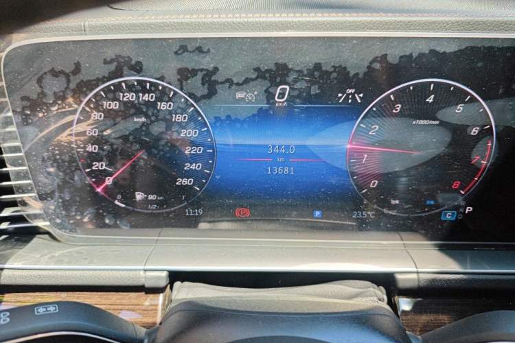 Used Mercedes-Benz GLE 2024 Refreshed GLE 350 4MATIC Stylish Edition Odometer Close Up