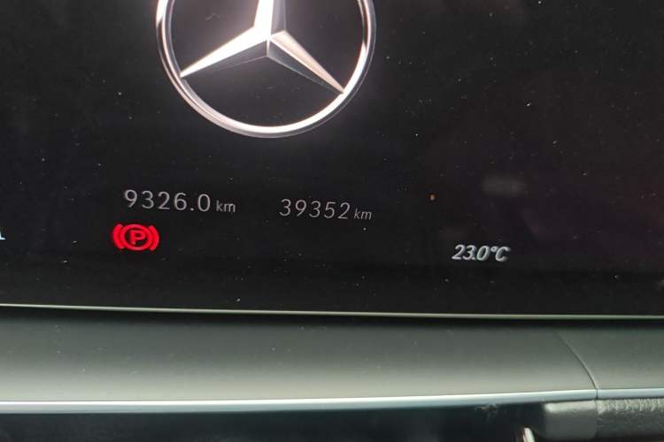 Used Mercedes-Benz GLE 2024 GLE 350 4MATIC Stylish Model Odometer Close Up