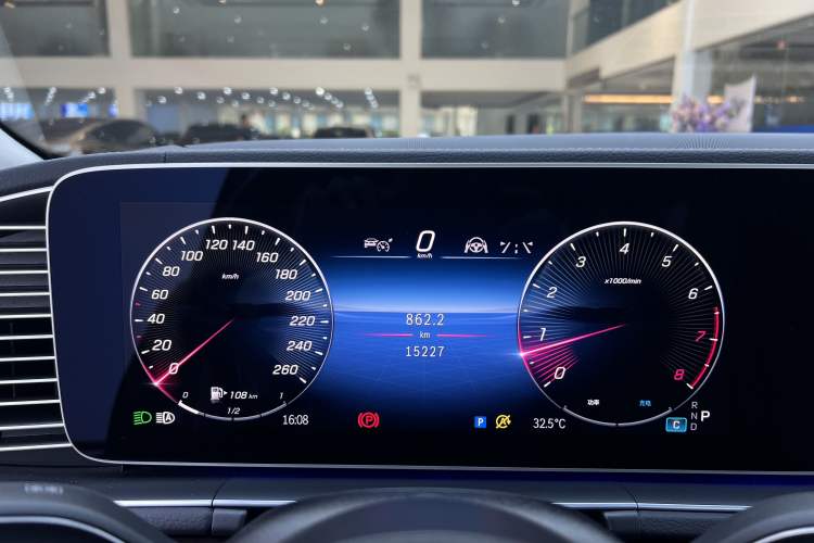 Used Mercedes-Benz GLE 2024 GLE 350 4MATIC Stylish Model Odometer Close Up