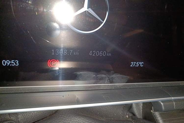 Used Mercedes-Benz GLE 2024 GLE 450 4MATIC Luxury Model Odometer Close Up