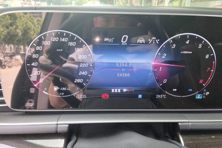 Used Mercedes-Benz GLE 2024 GLE 350 4MATIC Stylish Model Odometer Close Up