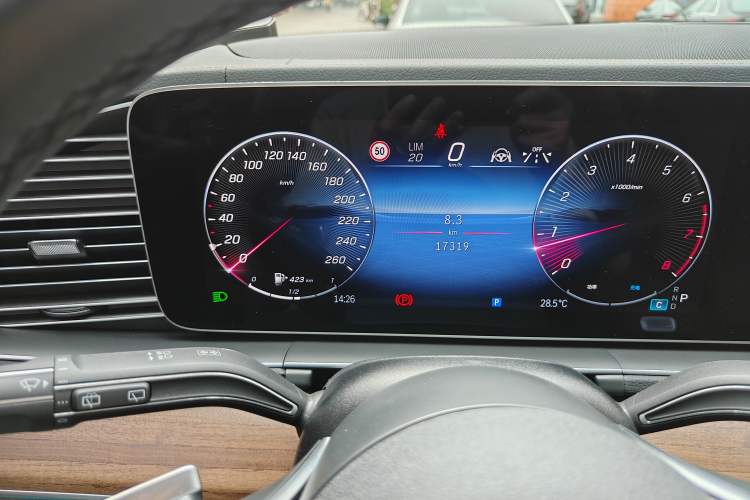 Used Mercedes-Benz GLE 2024 GLE 450 4MATIC Stylish Model Odometer Close Up