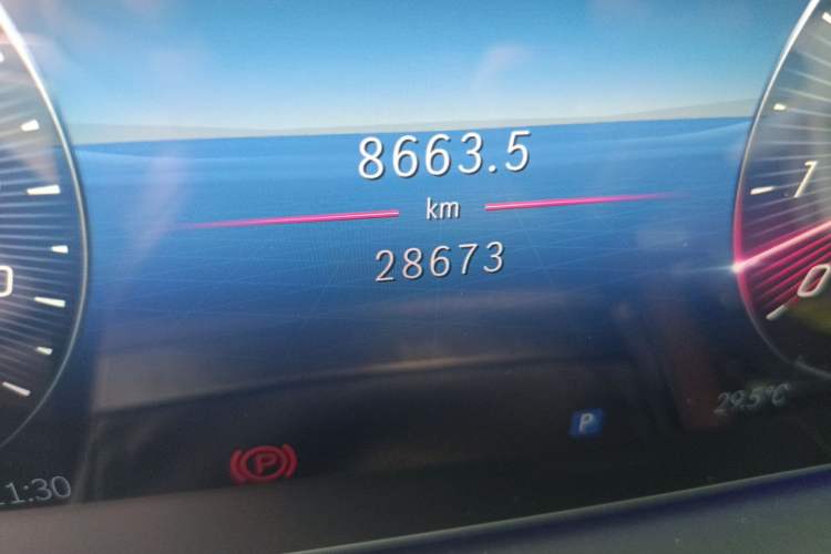 Used Mercedes-Benz GLE 2024 GLE 450 4MATIC Luxury Model Odometer Close Up