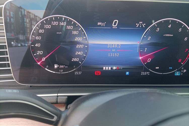 Used Mercedes-Benz GLE 2024 GLE 450 4MATIC Stylish Model Odometer Close Up