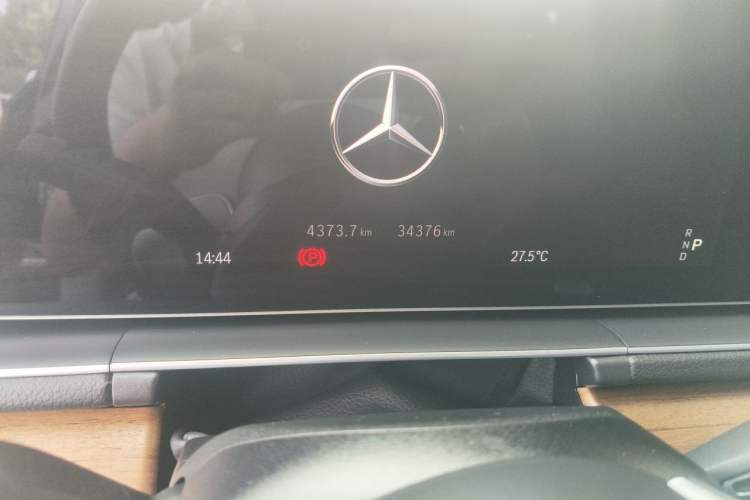 Used Mercedes-Benz GLE 2024 GLE 450 4MATIC Stylish Model Odometer Close Up