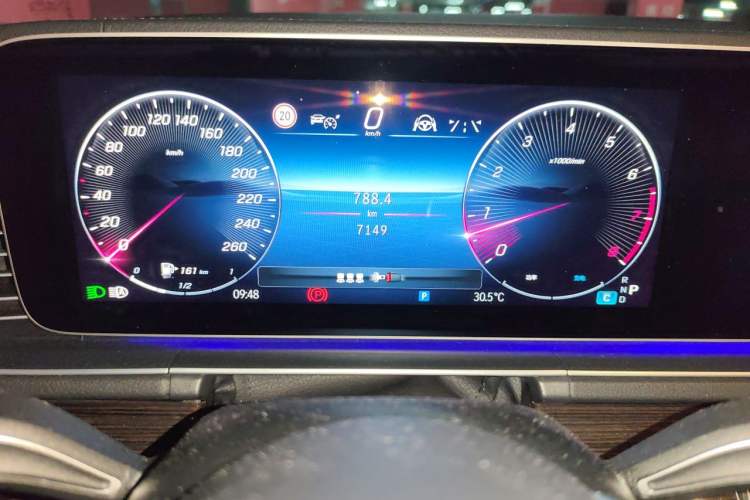 Used Mercedes-Benz GLE 2024 Refreshed GLE 350 4MATIC Stylish Edition Odometer Close Up