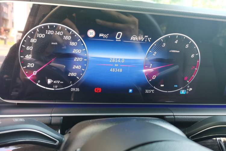 Used Mercedes-Benz GLE 2024 GLE 350 4MATIC Stylish Model Odometer Close Up