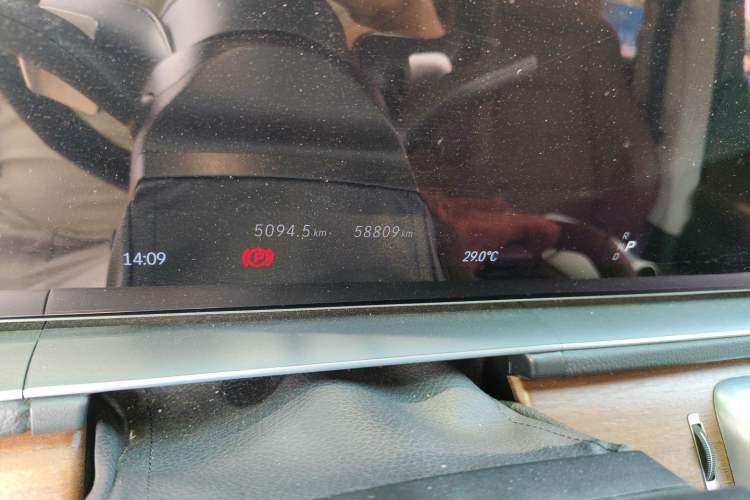 Used Mercedes-Benz GLE 2024 GLE 450 4MATIC Stylish Model Odometer Close Up