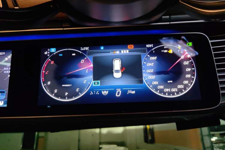 Used Mercedes-Benz GLE 2024 GLE 450 4MATIC Stylish Model Odometer Close Up