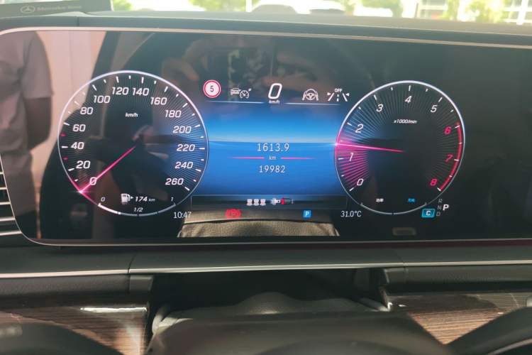 Used Mercedes-Benz GLE 2024 Refreshed GLE 350 4MATIC Stylish Edition Odometer Close Up