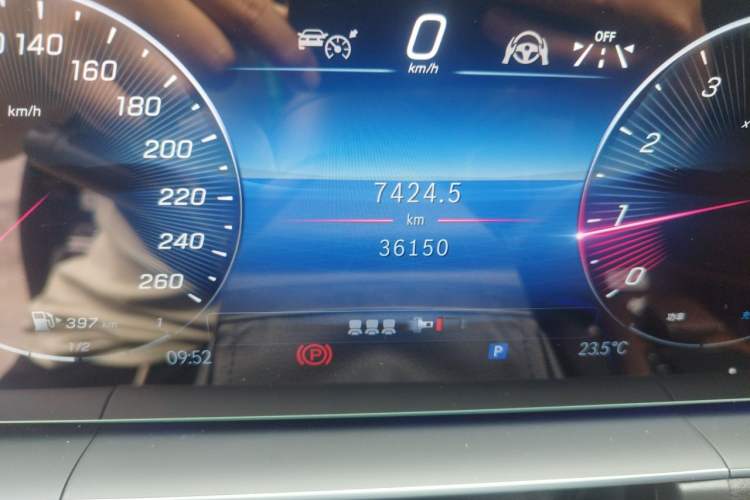 Used Mercedes-Benz GLE 2024 GLE 450 4MATIC Stylish Model Odometer Close Up
